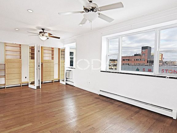 3rd image of 637 Morgan Ave #3