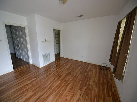 4th image of 102 Charlotte Dr