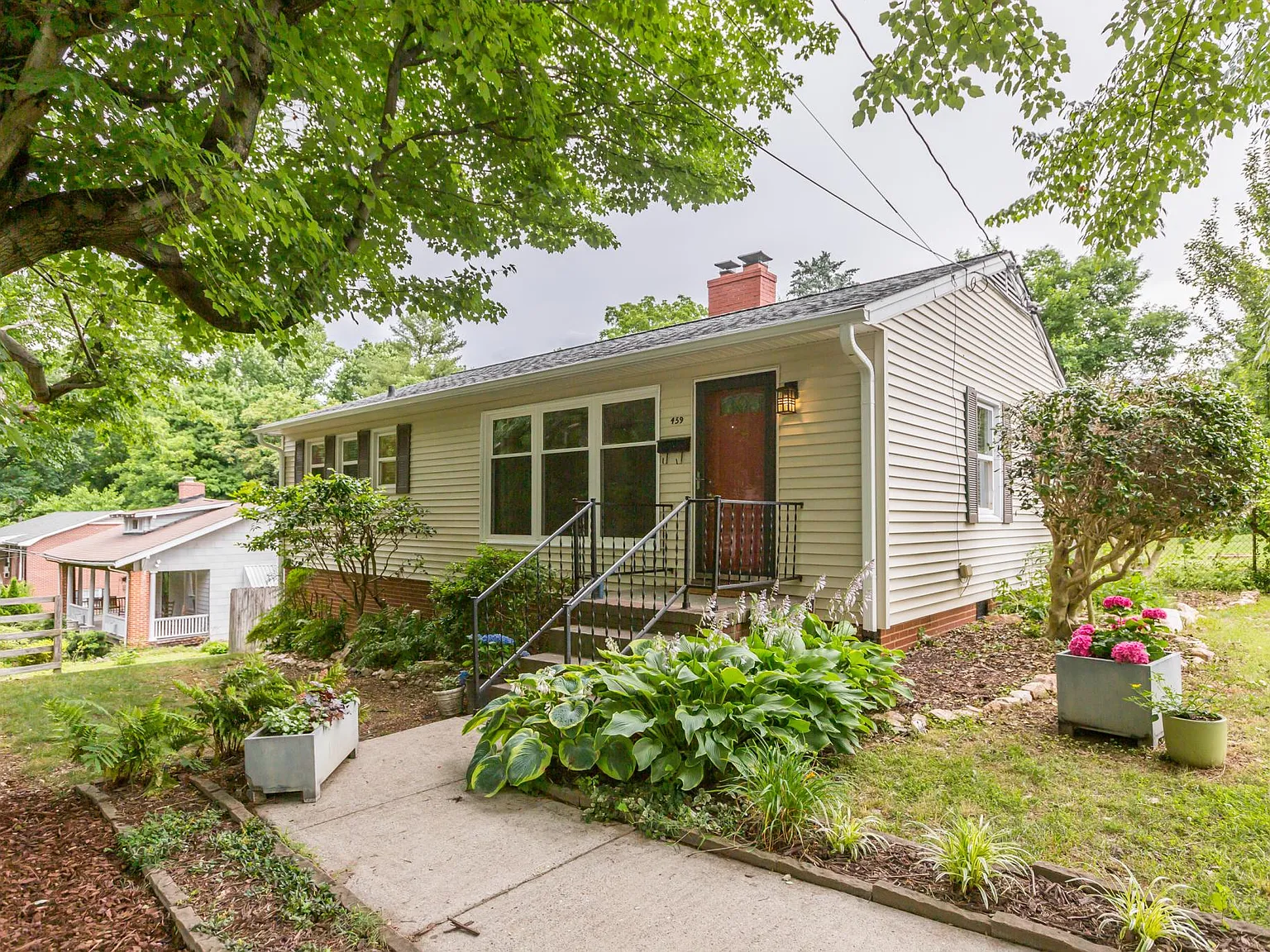 3 bed, 1083 sqft, $1,750 — Photo 1