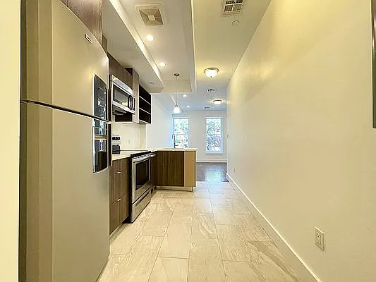 Rented by Bruma Realty LLC | media 18