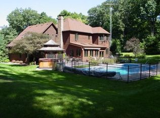 N2298 Alta Vista Dr, Lake Geneva, WI 53147