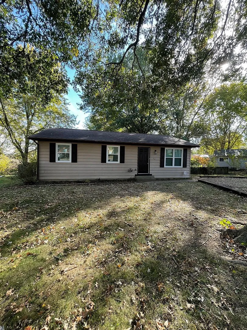 3 Bedroom 1 Bath in Belleville — Photo 1