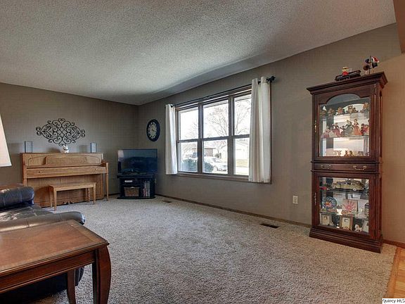 4th image of 3821 Tiffany Ln