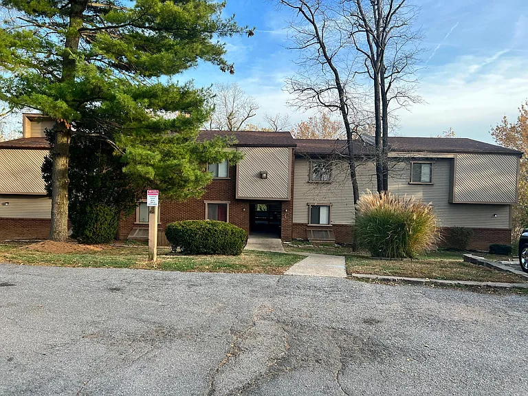 100 Woodhenge Dr — Photo 4