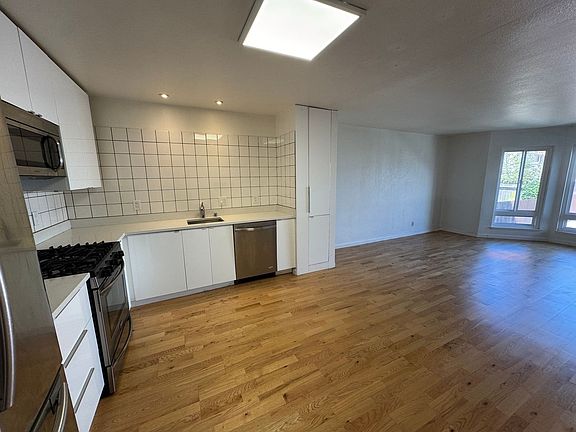 5th image of 722 35th Ave #102