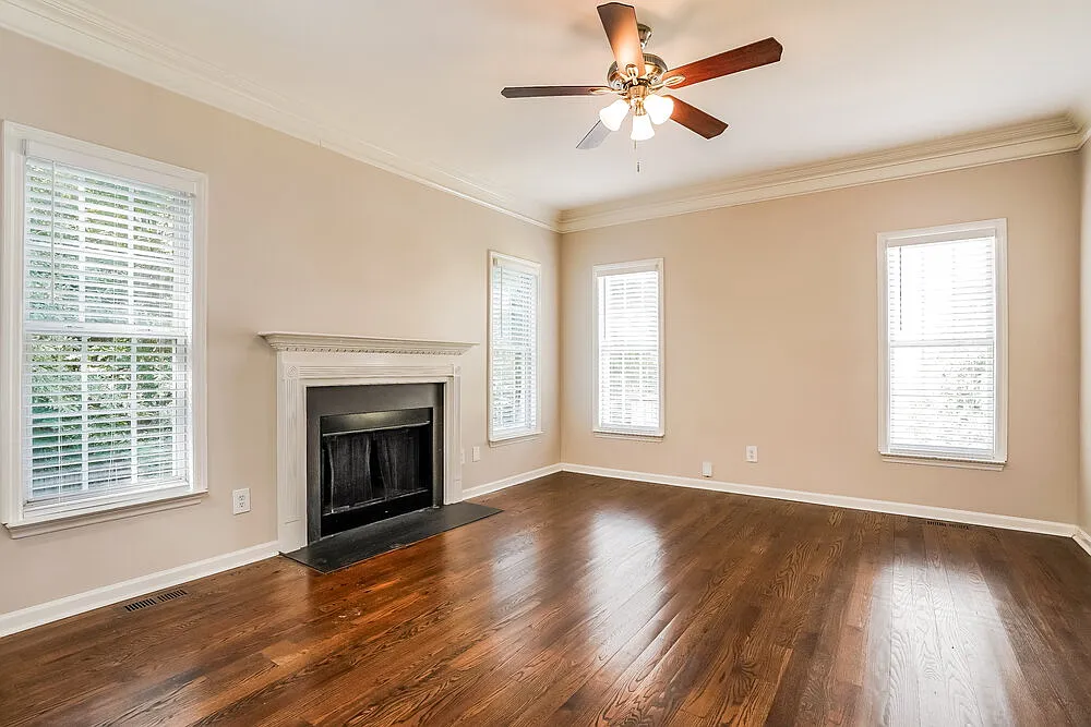 3 bed, 2.5 bath, 2112 sqft, $2,435 — Photo 4