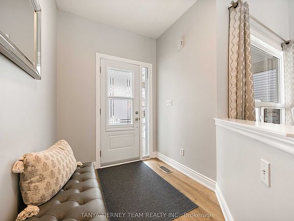 5th image of 140 Vipond Rd