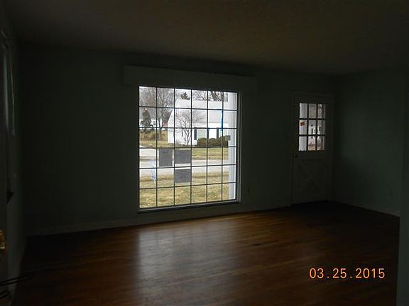 3rd image of 676 E Lake Ave