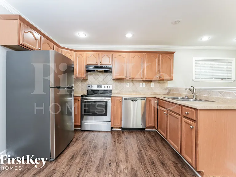 3393 Woods Dr — Photo 7