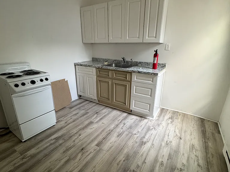 103 Walnut St #1 — Photo 5