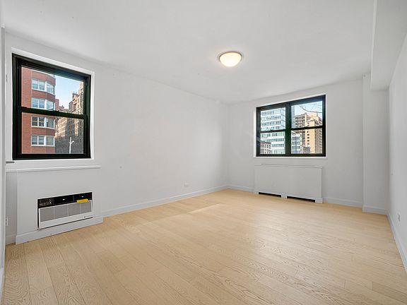 4th image of 305 E 72nd St APT 3DN