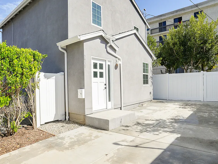 3938 S Victoria Ave — Photo 6