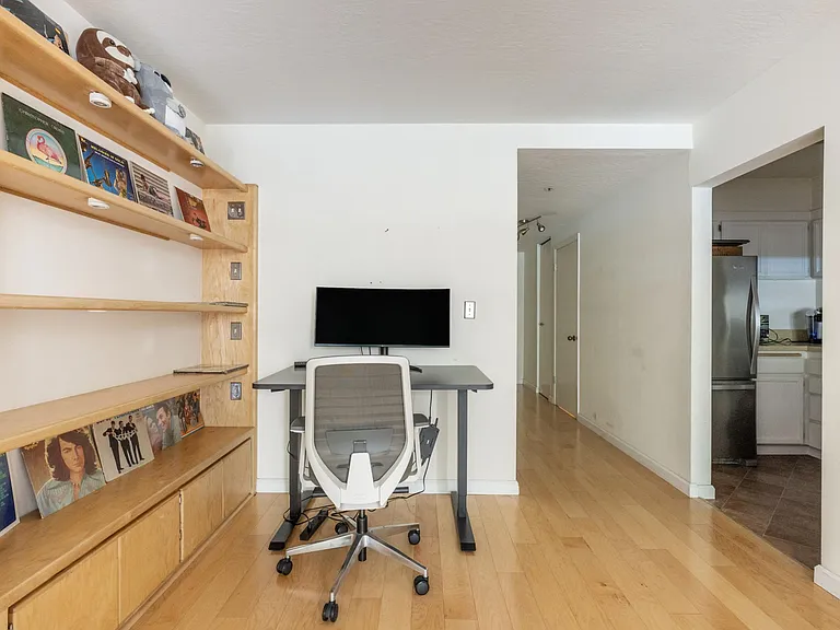 900 Bush St #213 — Photo 13