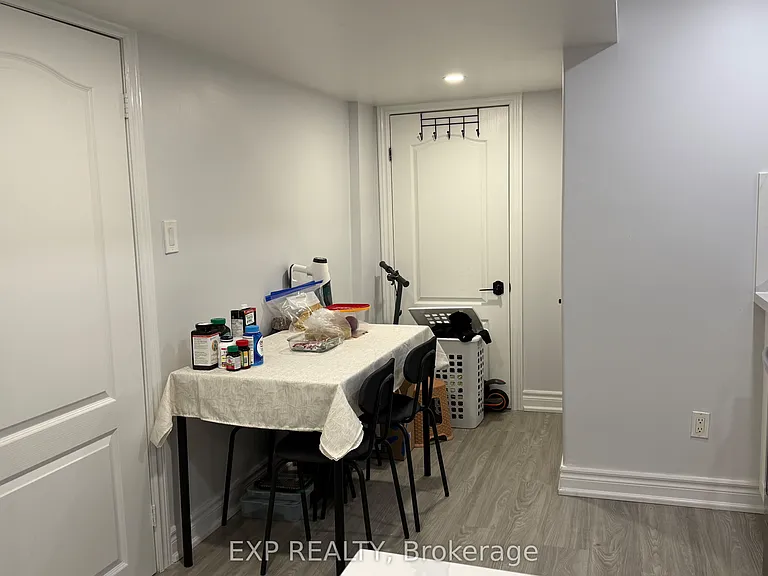 130 Adventure Cres #LOWER — Photo 3