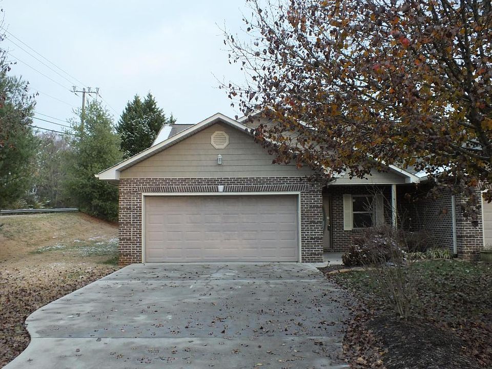 1st image of 902 King Charles Way