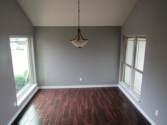 4th image of 2835 Meadowcreek Dr