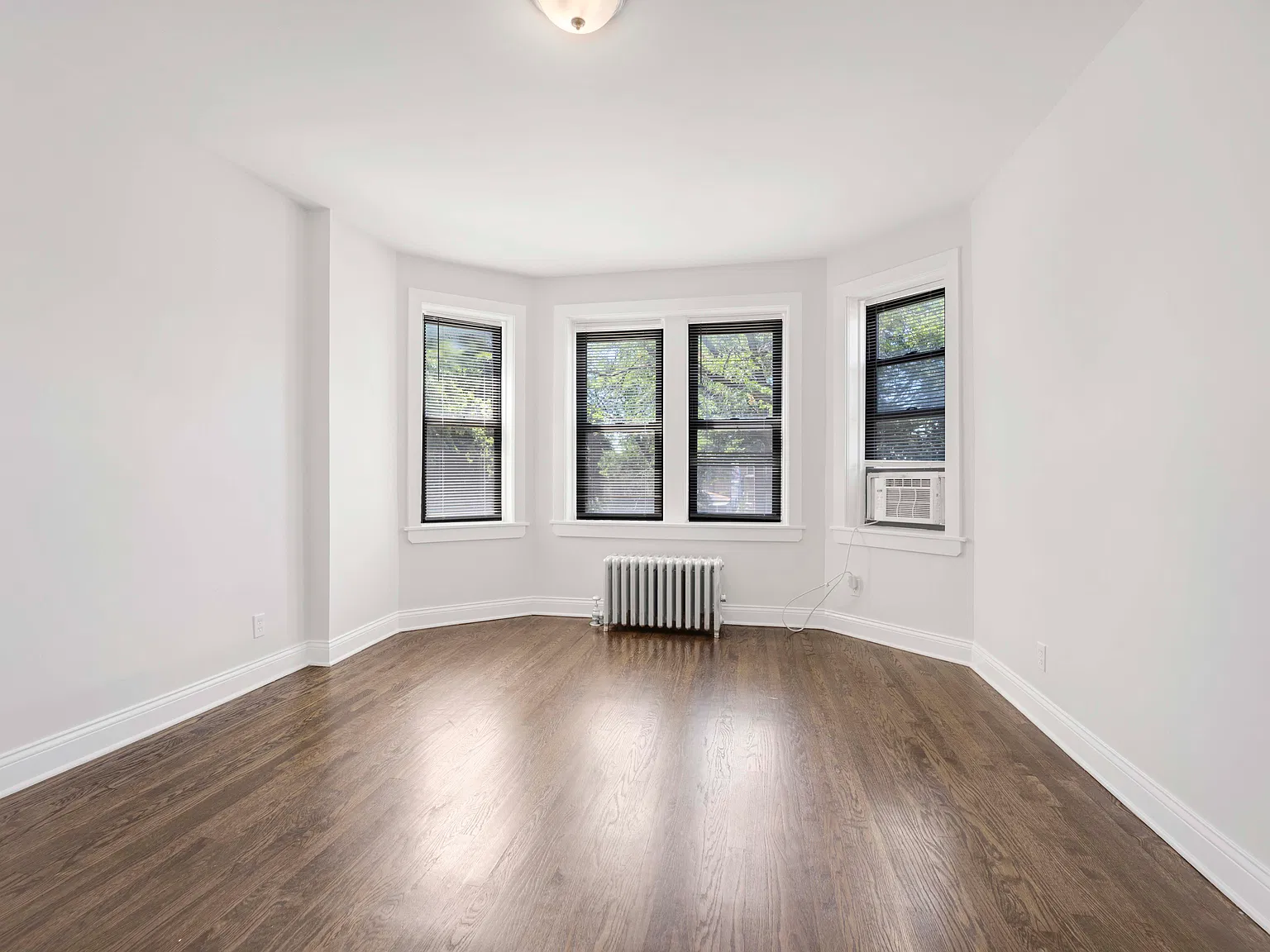 3 bed, $1,850 — Photo 1