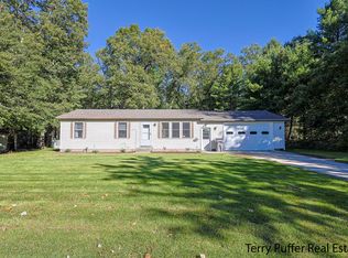506 W Lakewood Rd, Twin Lake, MI 49457