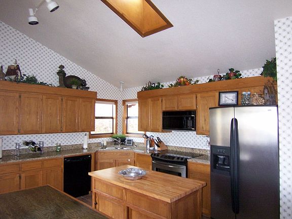 4th image of 140 Lake Harbor Cir