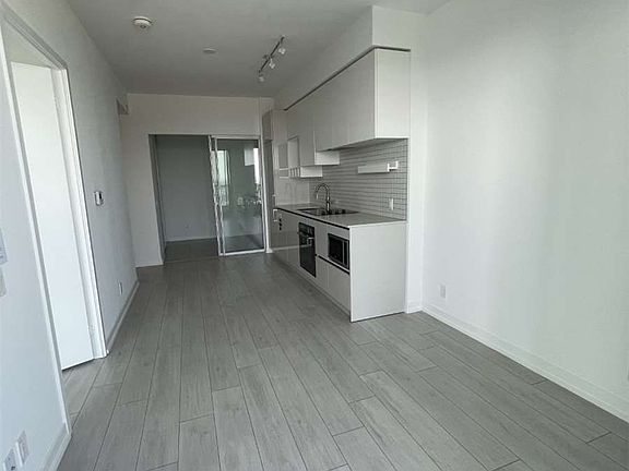 4th image of 950 Portage Pkwy #3707