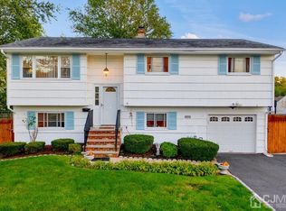 82 8th St, Piscataway, NJ 08854