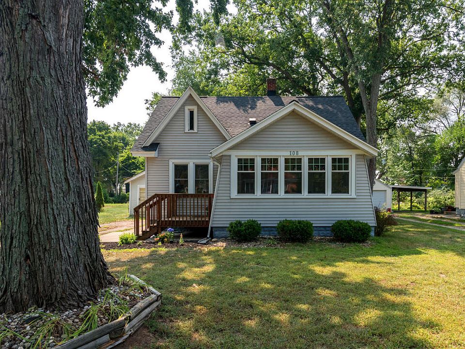 1st image of 108 Vanderveen Ave