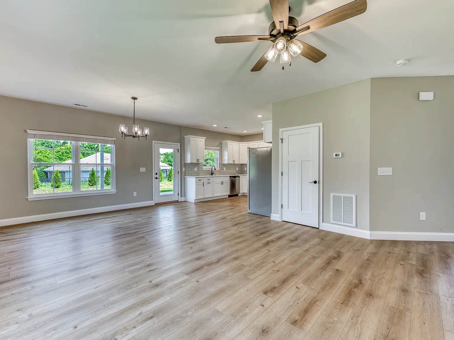 4 bed, 2.5 bath, 1786 sqft, $2,945 — Photo 4