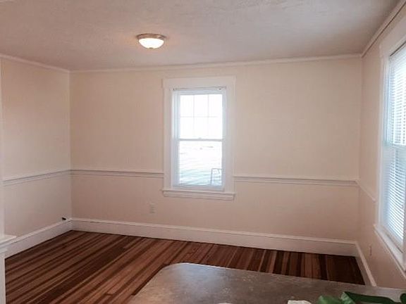 4th image of 48 Vernon St E #2
