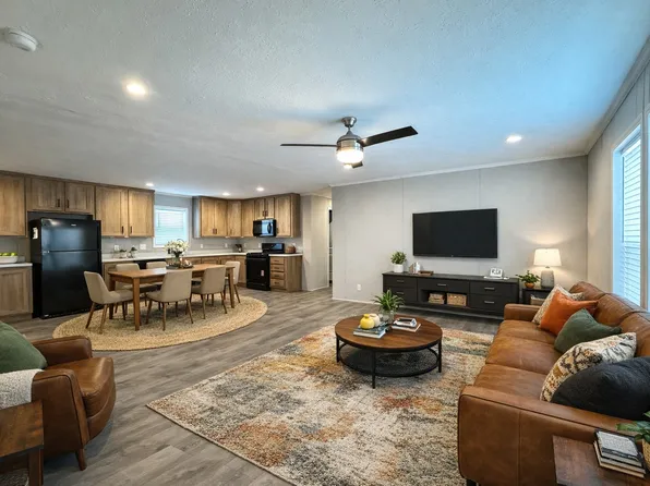 29647 Erie Ct, Chesterfield, MI 48051