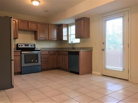 3rd image of 3812 Sugar Creek Dr