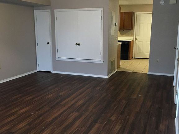 2nd image of 1037 W Eagle St