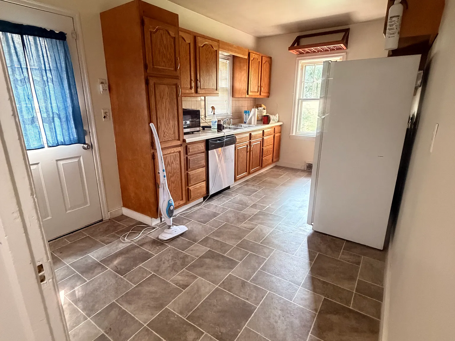 2 bed, 1500 sqft, $1,600 — Photo 1