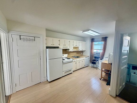 4th image of 322 S 15th St APT 4F