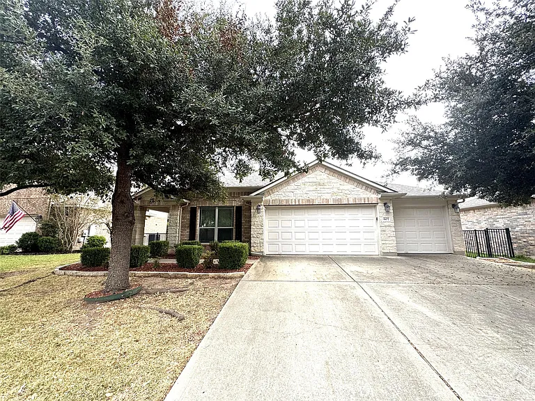 807 Centerbrook Pl — Photo 2