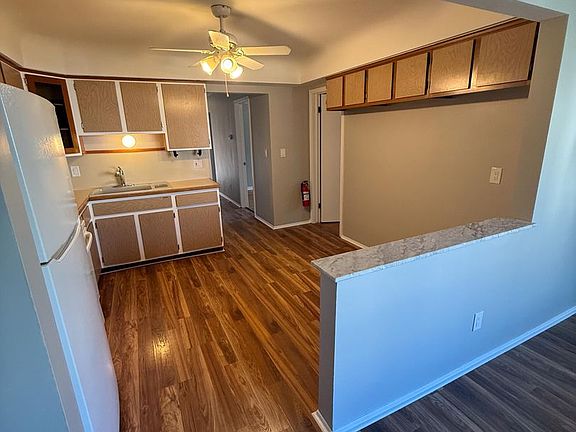 2nd image of 931 3rd St