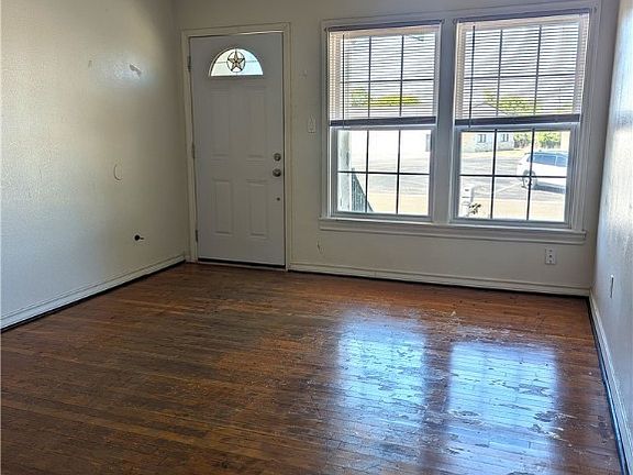 2nd image of 609 Morris Dr