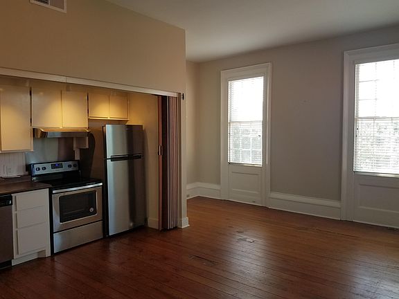 4th image of 220 Calhoun St