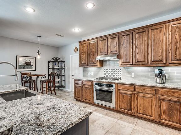 2nd image of 15614 Grove Crest Dr