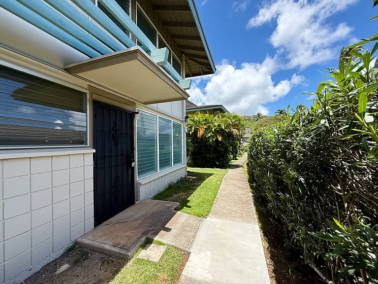 Welcome to Waialae Gardens!