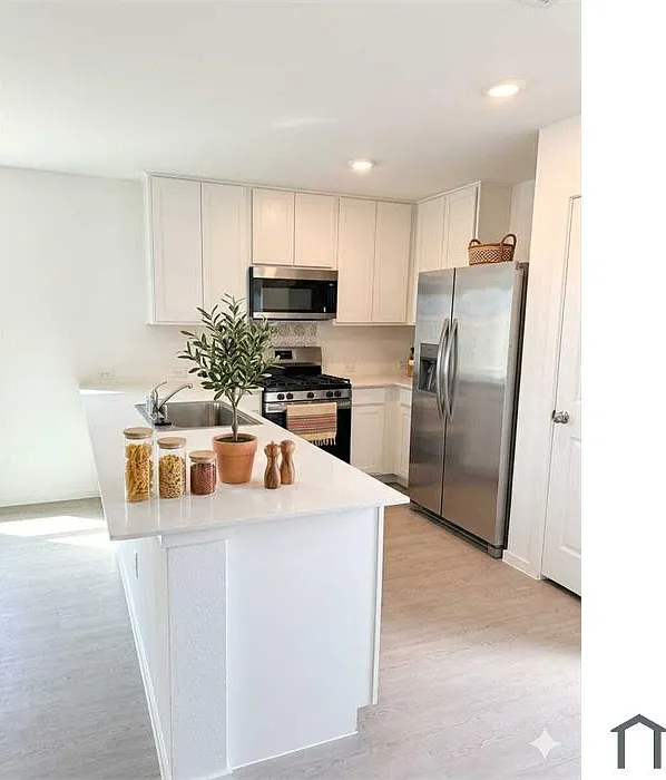 4 bed, 1867 sqft, $2,499 — Photo 4