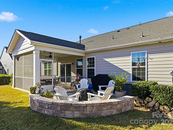 3rd image of 213 Barberry Dr