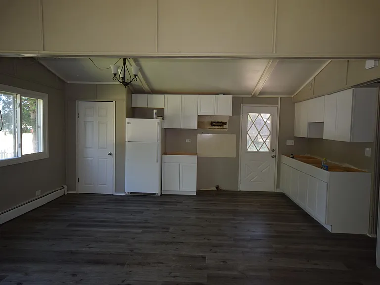 1205 Graham Ave — Photo 6
