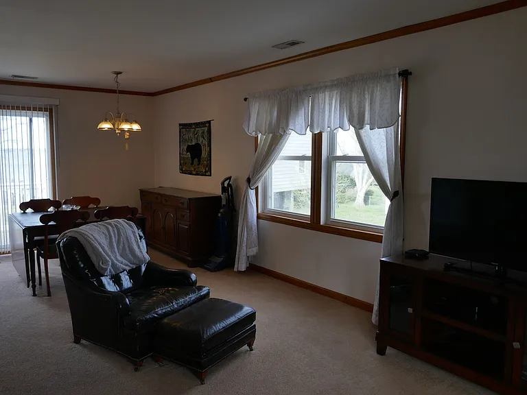 220 Riverview Ave — Photo 12