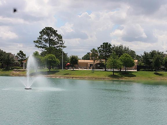 Subdivision Lake included with HOA