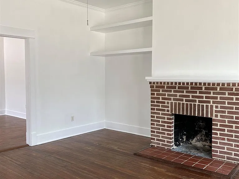 709 E 11th St — Photo 3