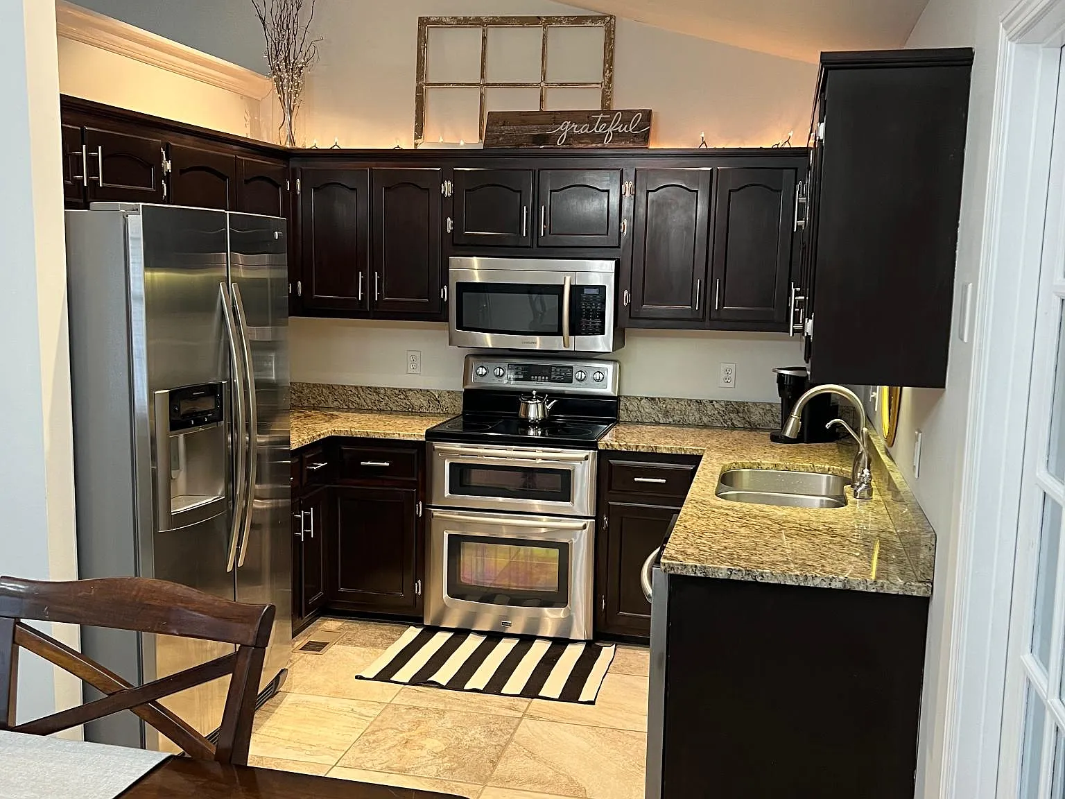 2 bed, 1100 sqft, $1,950 — Photo 1