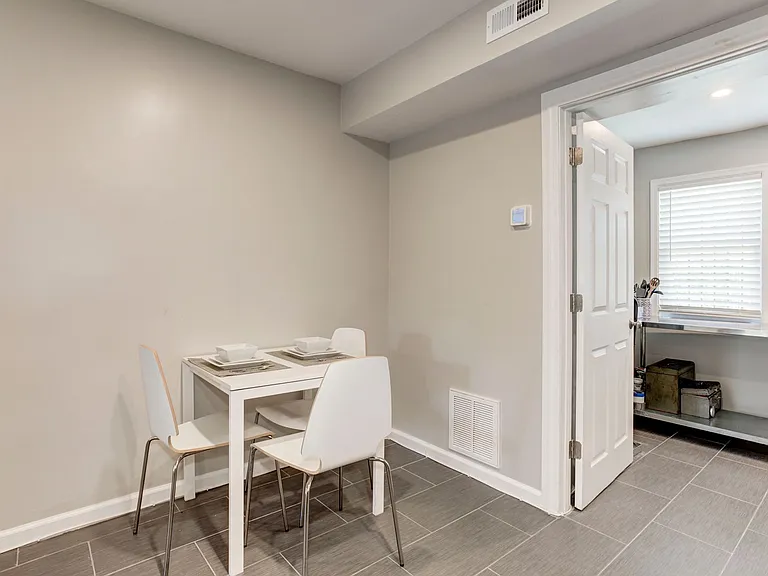 1169 Summit St NE — Photo 31