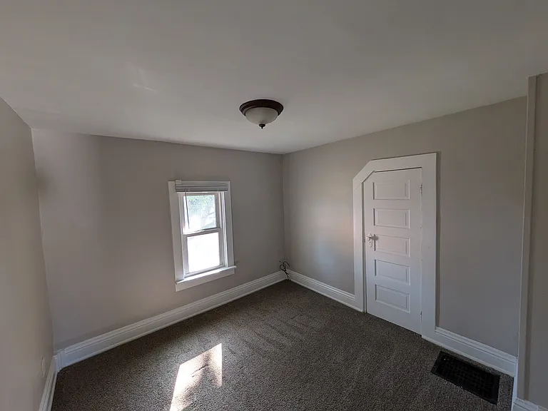 1102 Hickory St — Photo 8