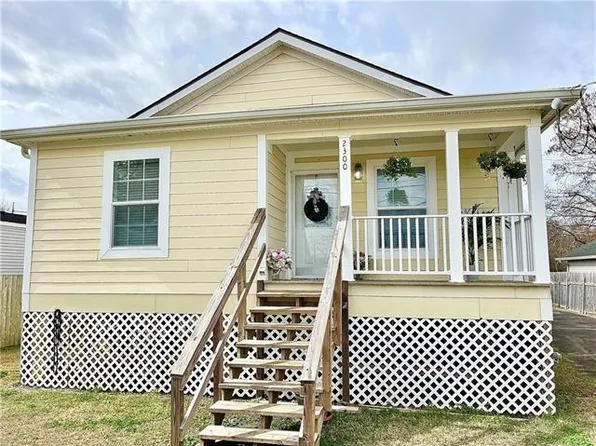 2300 Gina Dr, Saint Bernard, LA 70085