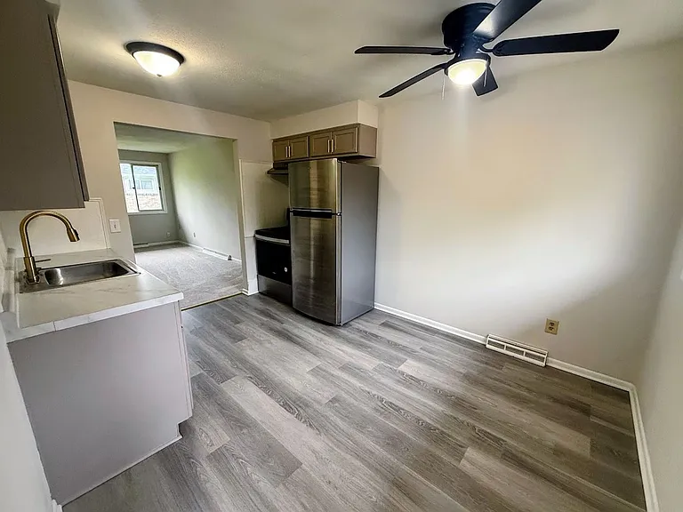 235 Kennedy St — Photo 6
